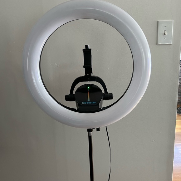 Large Ring Light - Picture 3 of 6